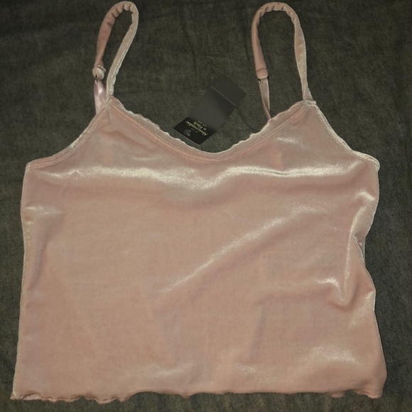 Baby pink velvet crop top - Picture 1 of 2